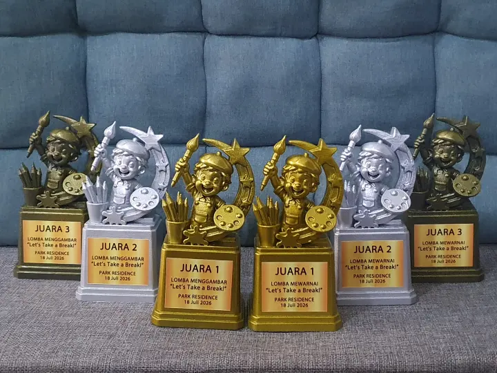 Piala lomba menggambar Juara 1–3